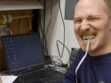 Сотрудник Valve изобрел контроллеры для языка и ягодиц