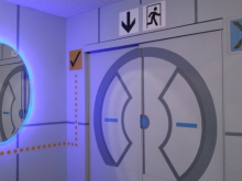Отец превратил комнату сына в лабораторию Aperture Science из Portal